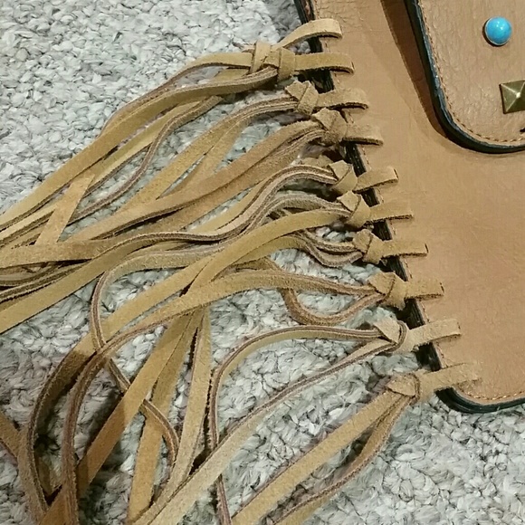 Mudd tan fringe passport bag - Picture 4 of 6